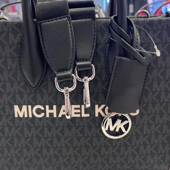 Michael Kors Mirella Small Signature Logo Crossbody Bag
Black
NWT - Picture 13 of 16